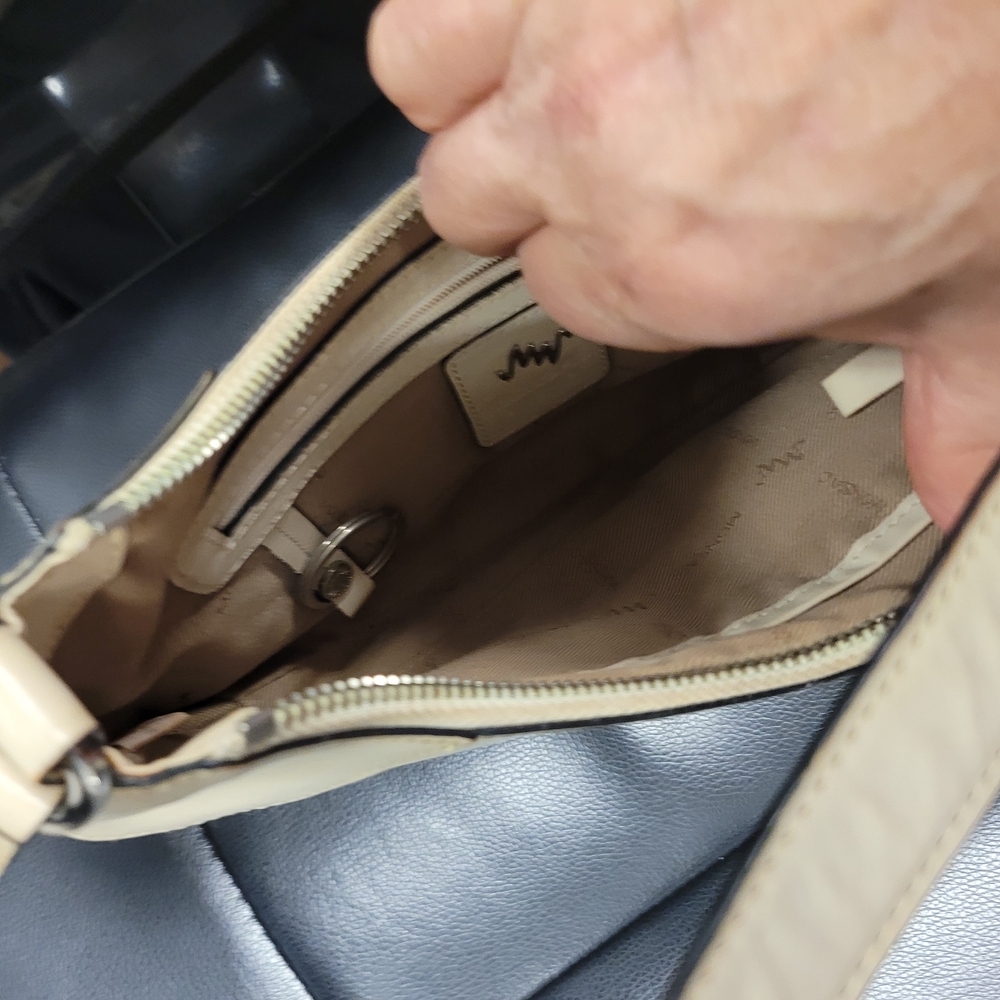 Monsac Cream Shoulder Bag With Dustbag - Picture 3 of 11